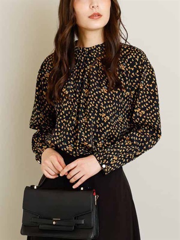 小立領愛心圖騰襯衫