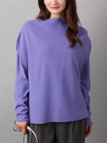 高領背心×圓領針織衫