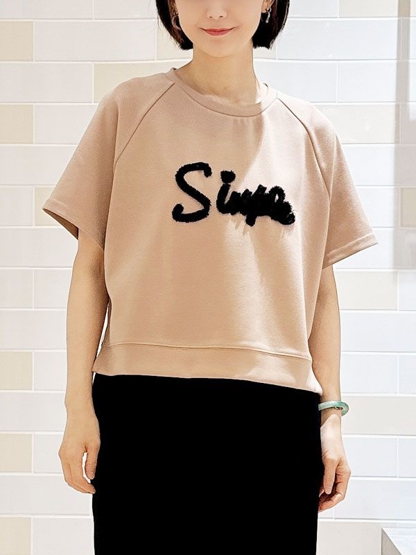 緞帶裝飾字母T恤