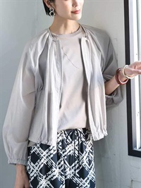 輕透感無領短版布勞森