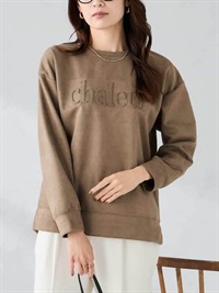 浮雕字母麂皮感上衣