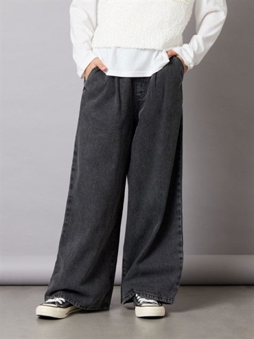 水洗寬褲牛仔褲