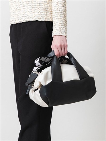 異材質拼接波士頓包