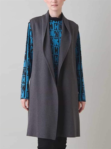 弧形剪裁設計馬甲